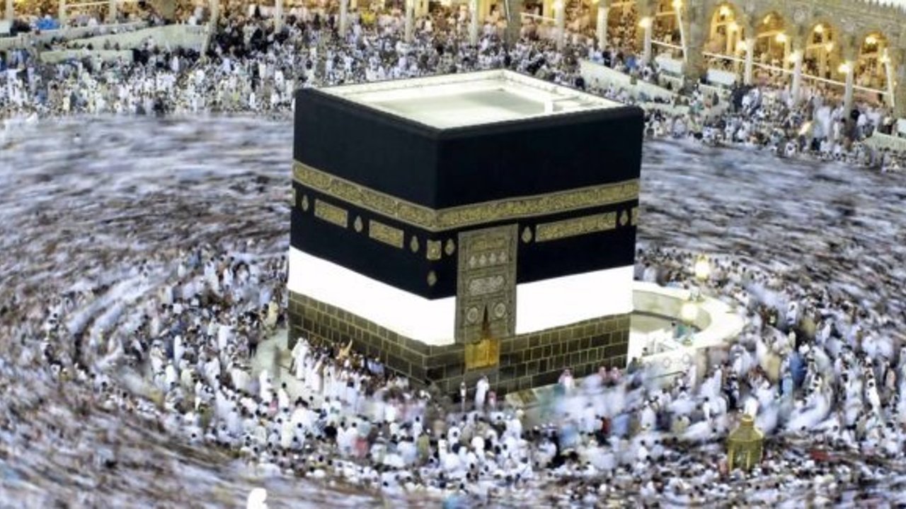 Turgay Güler Kabe'nin içinden fotoğraf paylaştı