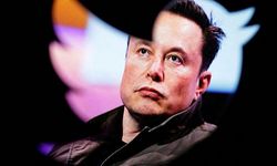 Elon Musk Twitter'ı aldı, Tesla hissesi satmaya başladı