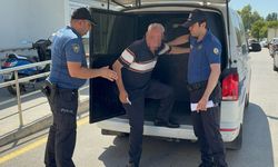 Otobüste tek altı fotoğraf çeken emekli hakime gözaltı