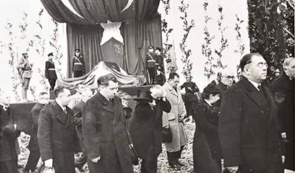Atatürk'ün Cenazesinden İçinizi Yakacak 27 Fotoğraf Karesi