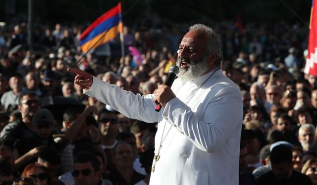 Ermenistan'da darbeci Başpsikopos tutuklandı