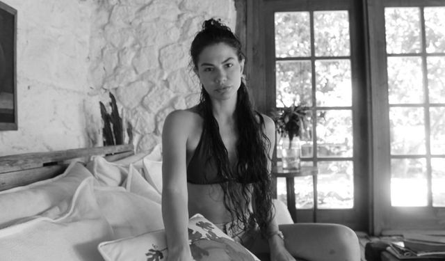 Eşref Rüya'nın Nisan'ı Demet Özdemir tatilde!
