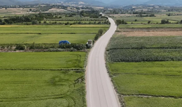 Balıkesir Büyükşehir'den hizmet bekleyen yollarda yoğun mesai