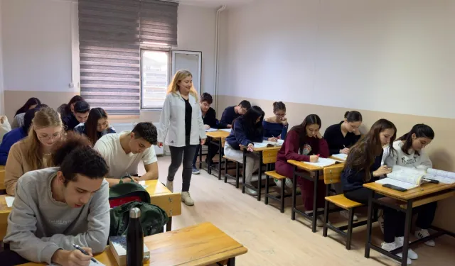 İzmir Çiğli'de mezun öğrencilere YKS hazırlık desteği