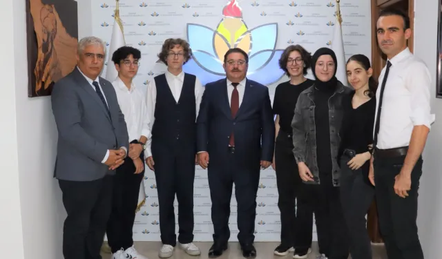 Sakarya'da Fen Lisesi öğrencilerinden TEKNOFEST öncesi Milli Eğitim'e ziyaret