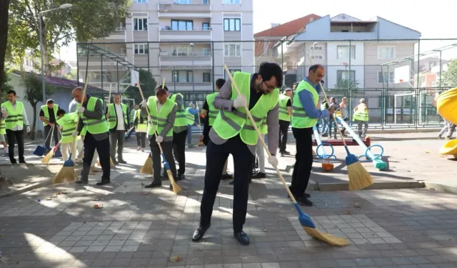 Vatandaş seferber, mahalle tertemiz oldu